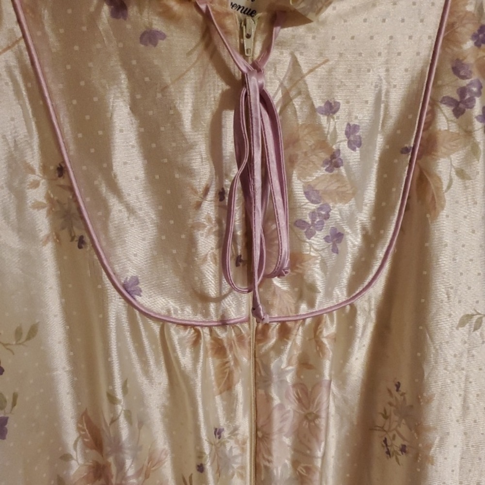 Vintage Floral Robe - Picture 4 of 8